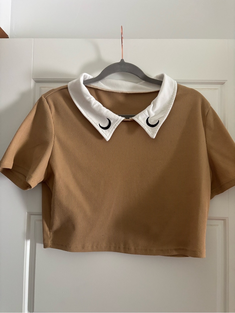 SHEIN Tan Ribbed Crop Top with White Moon Collar
